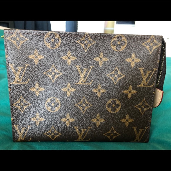 Authentic Louis Vuitton 2019 Toiletry Pouch 19